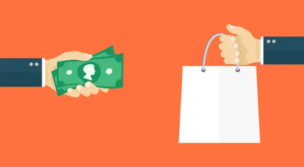Manos intercambian dinero por una bolsa de compras. El **unique selling proposition en español** se logra al destacar el valor de la transacción.