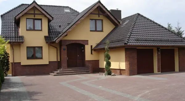 Ile waży dachówka betonowa? Poznaj wagę i wpływ na konstrukcję