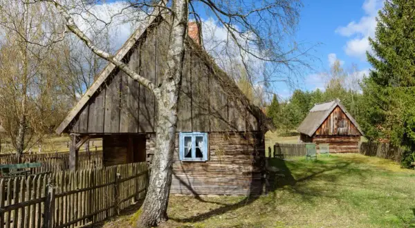 Skansen Wdzydze: Najstarszy w Polsce. Ceny, atrakcje, planuj wizytę!