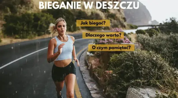 Kobieta biegnie w deszczu po mokrej drodze. Napisy na ekranie: "Bieganie w deszczu", "Jak biegać?", "Dlaczego warto?", "O czym pamiętać?".