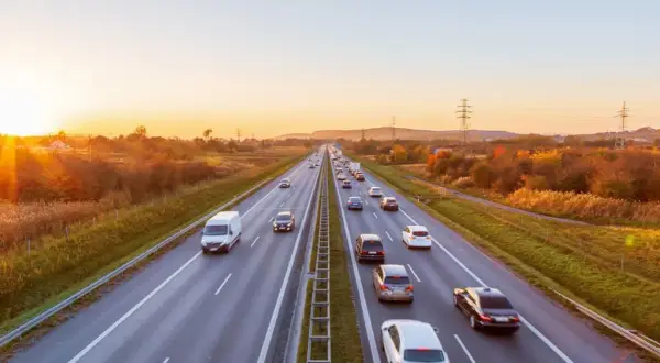 Jak dojechać do Karwii? Sprawdź najwygodniejsze opcje transportu