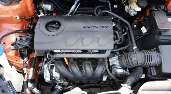 Silnik DOHC 16V w Hyundai i30 1.6 benzyna. Czysty i zadbany, gotowy do jazdy.