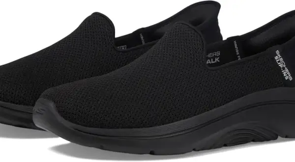 Zapatillas negras Skechers Arch Fit 2.0, cómodas y fáciles de poner, ideales para caminar.