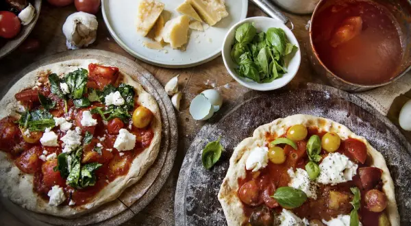 Pizza: Ile kalorii ma kawałek? Wybieraj świadomie i bez wyrzutów