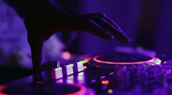 DJ na wesele: Zadaj te pytania i wybierz perfekcyjnego!