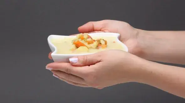 Ile waży porcja zupy? Poznaj wagę i kalorie (poradnik)
