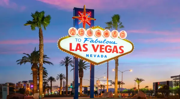 Od Las Vegas do ekranu smartfona: jak rozrywka stacjonarna wpłynęły na projektowanie cyfrowe