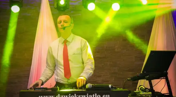 DJ czy zespół na wesele? Kompleksowy przewodnik i koszty 2026