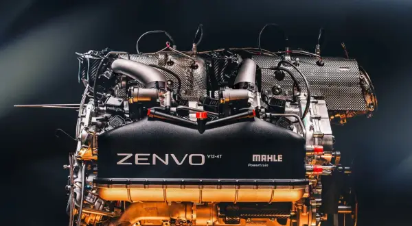 Potężny silnik Zenvo V12-4T, serce supersamochodu, gotowe do wyzwolenia mocy.