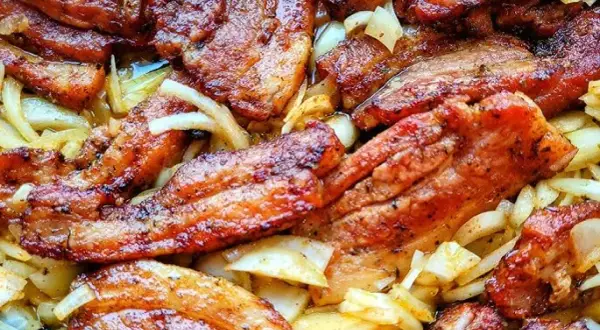 Jak zrobić bekon w piekarniku, aby był chrupiący i smaczny