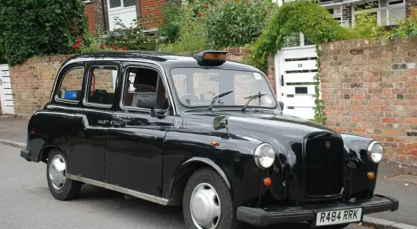 Ile kosztuje taxi w Londynie? Sprawdź ceny i trasy, które zaskoczą