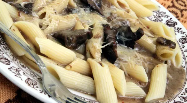 Penne z grzybami - prosty przepis na pyszne danie, które zachwyci