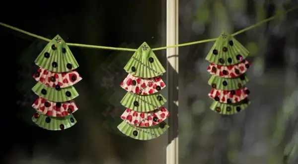 Choinka DIY z dziećmi: Proste pomysły na wspólne święta