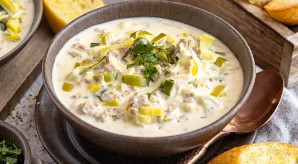 Käse-Lauch-Suppe: Einfaches Rezept & leckere Variationen