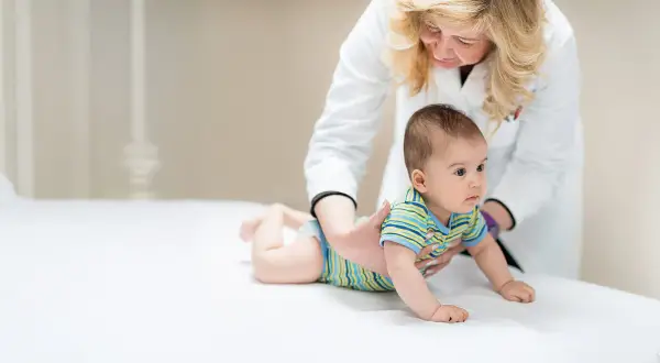 Po porodzie do fizjoterapeuty? Kiedy i dlaczego to klucz do zdrowia