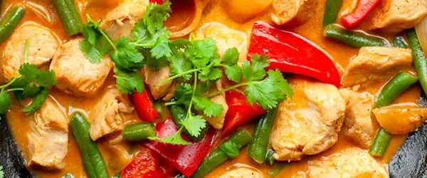 Jakie warzywa do kurczaka curry? Odkryj smaki, które zachwycą!