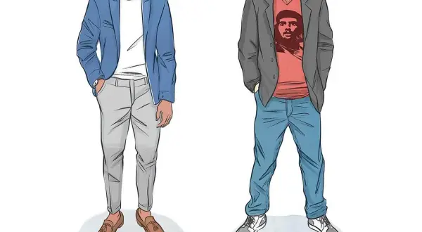 Två män visar upp stilar med t-shirt under kavaj. Den ena bär en blå kavaj med vit t-shirt och grå byxor, den andra en grå kavaj med röd t-shirt och jeans.