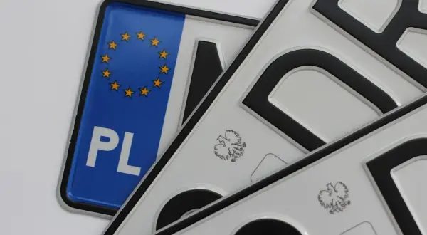 Nowe tablice rejestracyjne z symbolem Unii Europejskiej i godłem Polski. WML rejestracja dla Twojego pojazdu.