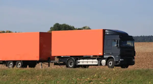 Ile zarabia kierowca solówki? Realne stawki i sposoby na więcej