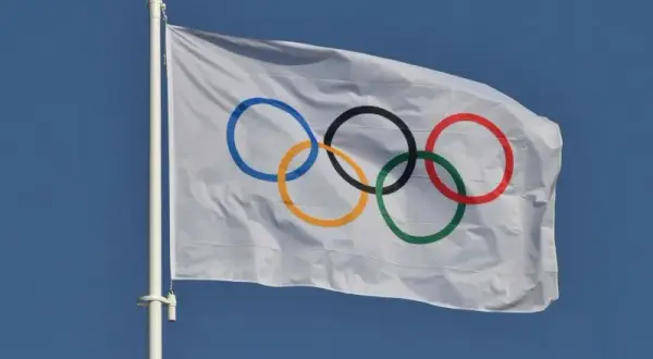 Symbolem czego są koła na fladze olimpijskiej? Odkryj ich znaczenie