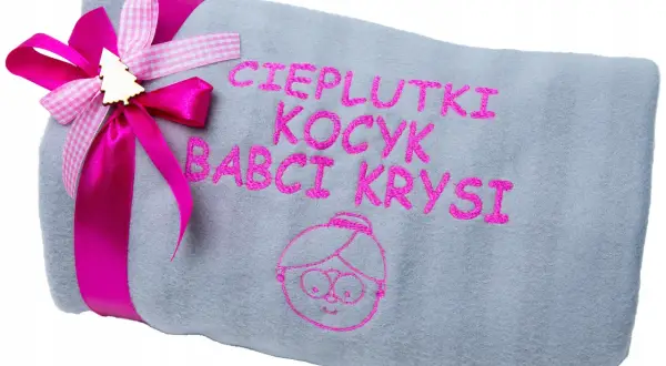 Koc z nadrukiem: Jak stworzyć wyjątkowy prezent dla bliskich?