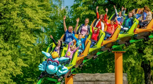 Do której jest czynna Energylandia i jak dostosowuje godziny otwarcia