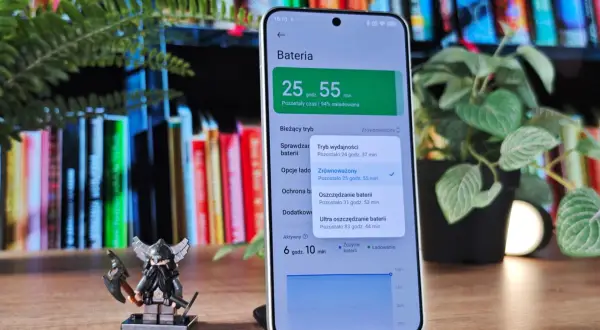 Jak sprawdzić kondycję baterii Xiaomi? Na ekranie telefonu widać stan naładowania 94% i pozostały czas pracy.