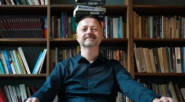Dlaczego literaturze nie wystarcza język literacki w nowoczesnym świecie?