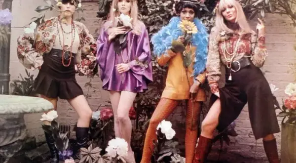Impreza w stylu lat 70.? Stwórz look disco, hippie lub glam rock!