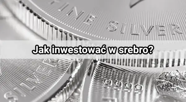 Zbliżenie na błyszczącą monetę z napisem "FINE SILVER". Pytanie "Jak inwestować w srebro?" sugeruje rozważenie tej formy inwestycji.