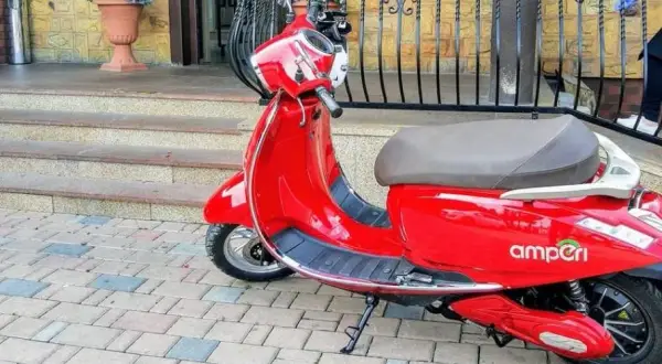 Jak wygląda motorower? Rozpoznaj go i odróżnij od skutera!