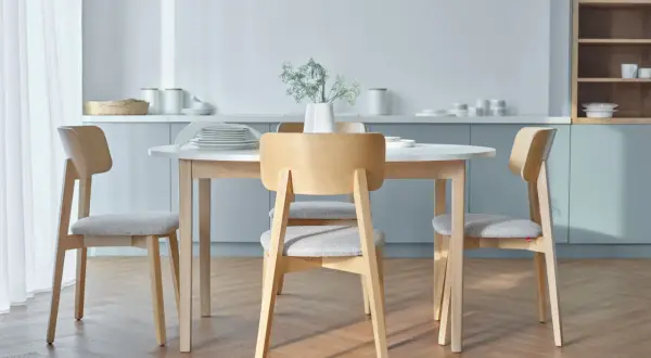 Krzesła do białego stołu: Jak wybrać idealne? Style i kolory