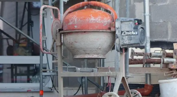 Beton B20: Ile cementu na 1m³? Dokładny przepis i sekrety trwałości