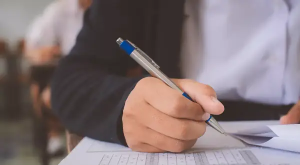 Matura z dysleksją: Jak skorzystać z dostosowań i zdać lepiej?