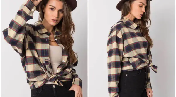 Modelka w brązowym kapeluszu i flanelowej koszuli w kratę, styl grunge.