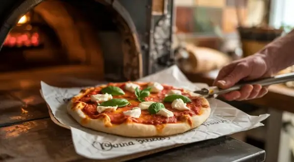 Przenoszenie pizzy bez łopaty? Sprawdzone triki na idealny spód!