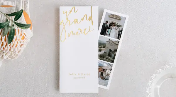 Carte "Un grand merci" pour les invités de mariage, avec des photos du couple et un texte de remerciement.