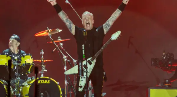 James Hetfield z Metalliki szaleje na scenie podczas koncertu w Polsce. Fani czekają na Metallica koncert Polska 2026!