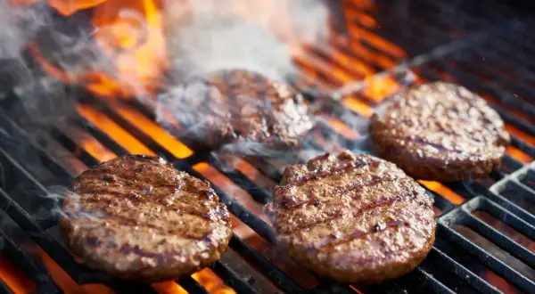 Jak przygotować mięso na burgera? Soczystość i perfekcyjna tekstura