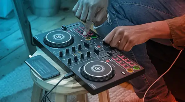 Jaki kontroler DJ na początek? Ranking i porady dla DJ-ów