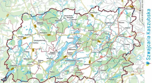 Mapa Szwajcarii Kaszubskiej z zaznaczonymi jeziorami, lasami i miejscowościami jak Kartuzy, Sierakowice, Chmielno. Atrakcje turystyczne regionu.