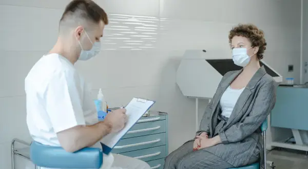 Ile zwolnienia po laserowej korekcji wzroku? Sprawdź, co musisz wiedzieć