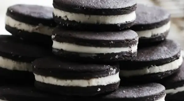 Domowe Oreo: Jak uzyskać idealnie czarny kolor? Pełny przepis!