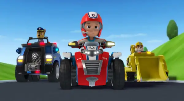 Psi Patrol: Chase, Ryder i Marshall w swoich pojazdach gotowi do akcji. Znajomość psi patrol imiona pomaga w identyfikacji bohaterów.