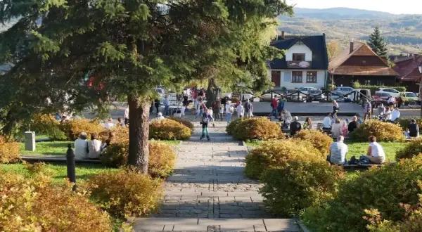 Gdzie zjeść w Lanckoronie? Odkryj najlepsze lokale gastronomiczne