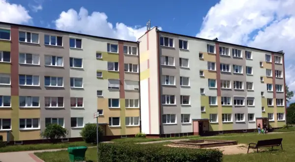 Kto kontroluje radę nadzorczą spółdzielni mieszkaniowej i jak to wpływa na mieszkańców?