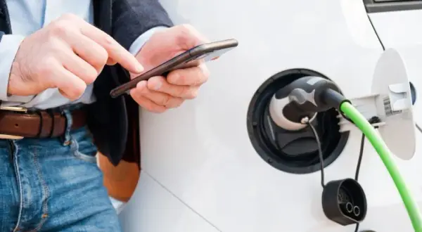Jak rozliczyć ładowanie samochodu elektrycznego w domu i zaoszczędzić