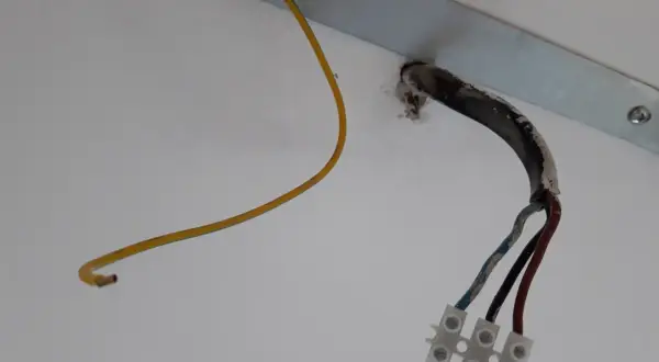 Jak podłączyć plafon LED - bezpieczne i proste kroki instalacji