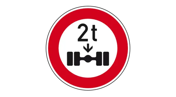 Verkehrsschild: Achslast maximal 2t. Nicht für Fahrzeuge mit einer Achslast über 2t auf einer Fahrbahn von 2 m breite.