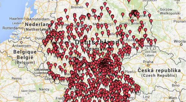 Karte von Deutschland mit vielen roten Markierungen, die auf die "top 10 bier deutschland" hinweisen könnten.